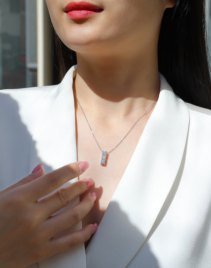 One-character Circle - A Fashionable And Light Luxury Jewelry Pendant Necklace Set With Top-quality Moissanite, S925 Silver Plated Platinum