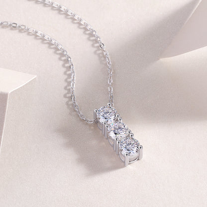 One-character Circle - A Fashionable And Light Luxury Jewelry Pendant Necklace Set With Top-quality Moissanite, S925 Silver Plated Platinum