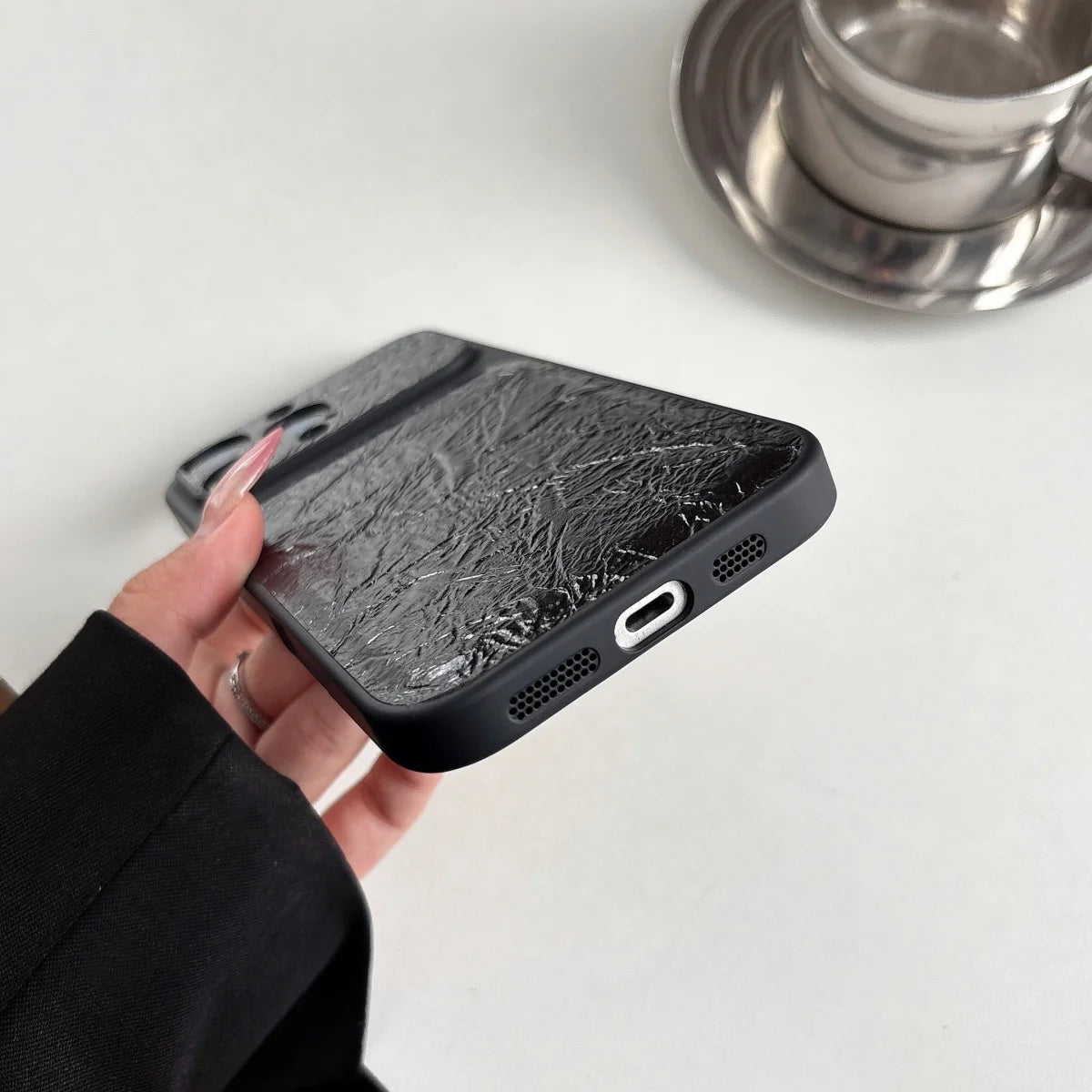 Luxury Retro Petal Flower Large Window Phone Case For iPhone 17 16 15 14 13 Pro Max Fashion 3D Wrinkle Texture Shockproof Cover