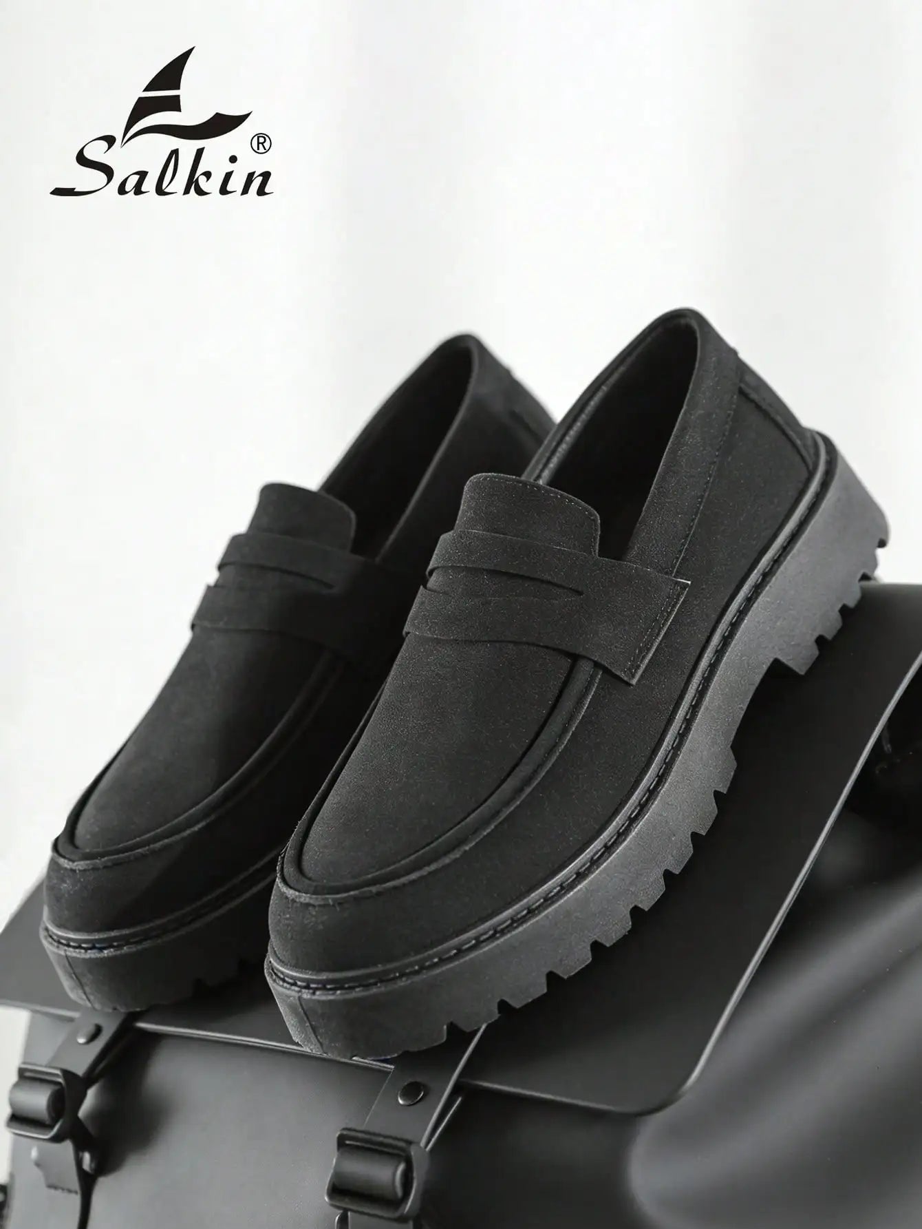 New Designer Casual Shoes Men's Slip On Loafers Preppy Comfortable Business Commute Outdoor Men Sneakers Suede Leather Shoes