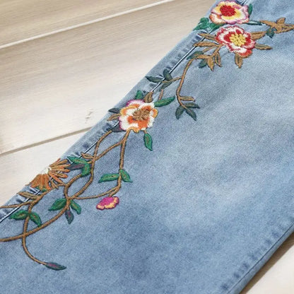 Artistic retro Heavy industry Embroidered Denim Wide leg Pants Spring Summer 2025 New Women's Loose waist Casual Nine Fen Jeans